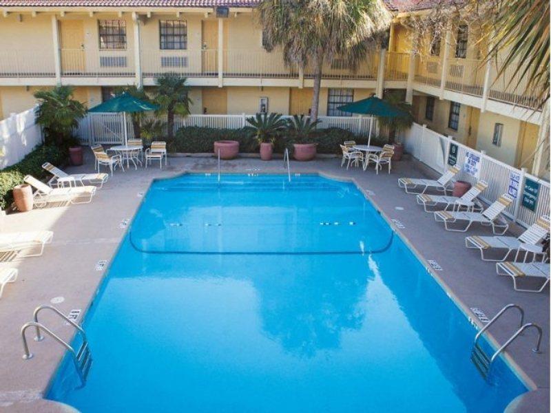 Quality Inn & Suites North Charleston - Ashley Phosphate Exterior photo